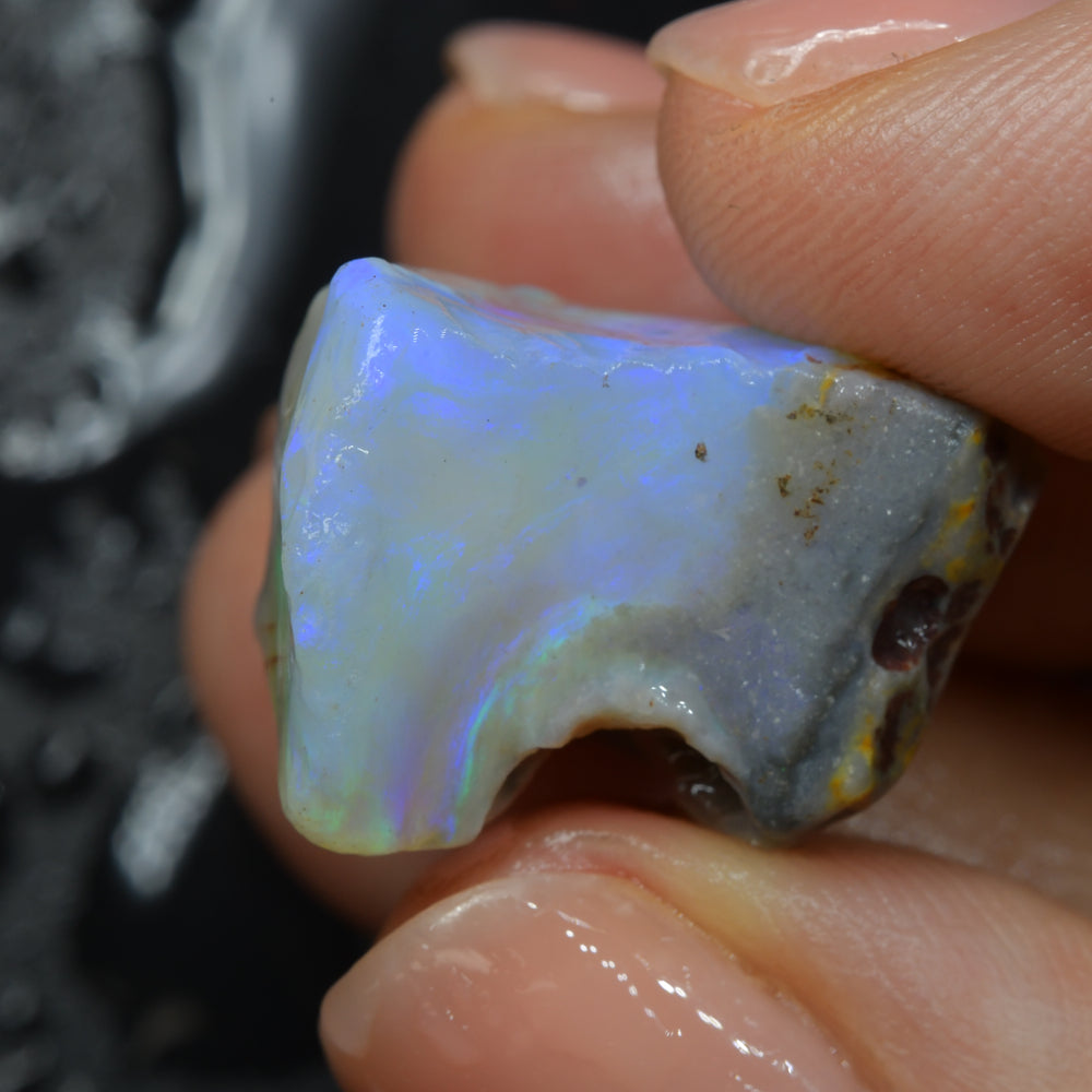 32.9 cts Rough Opal Lightning Ridge Carving