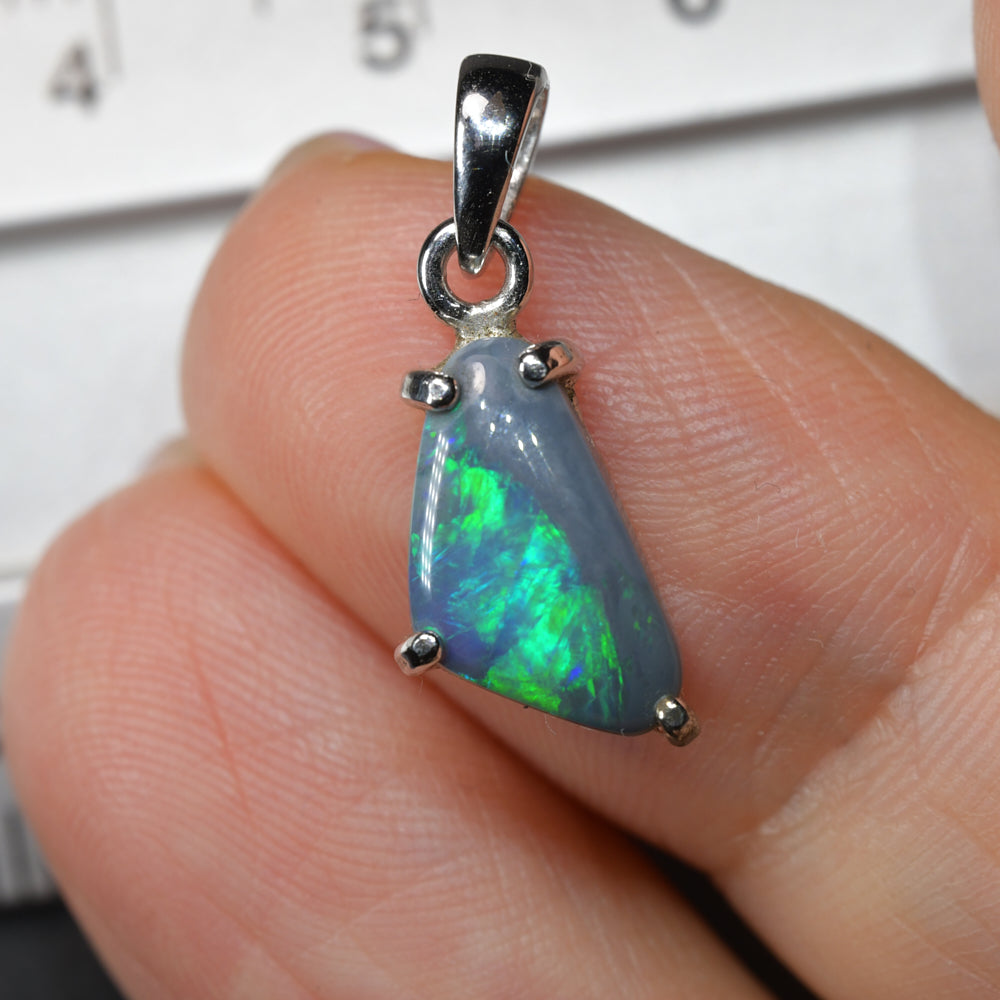 0.96 g Lightning Ridge Solid Opal Pendant Silver L 21.0 mm