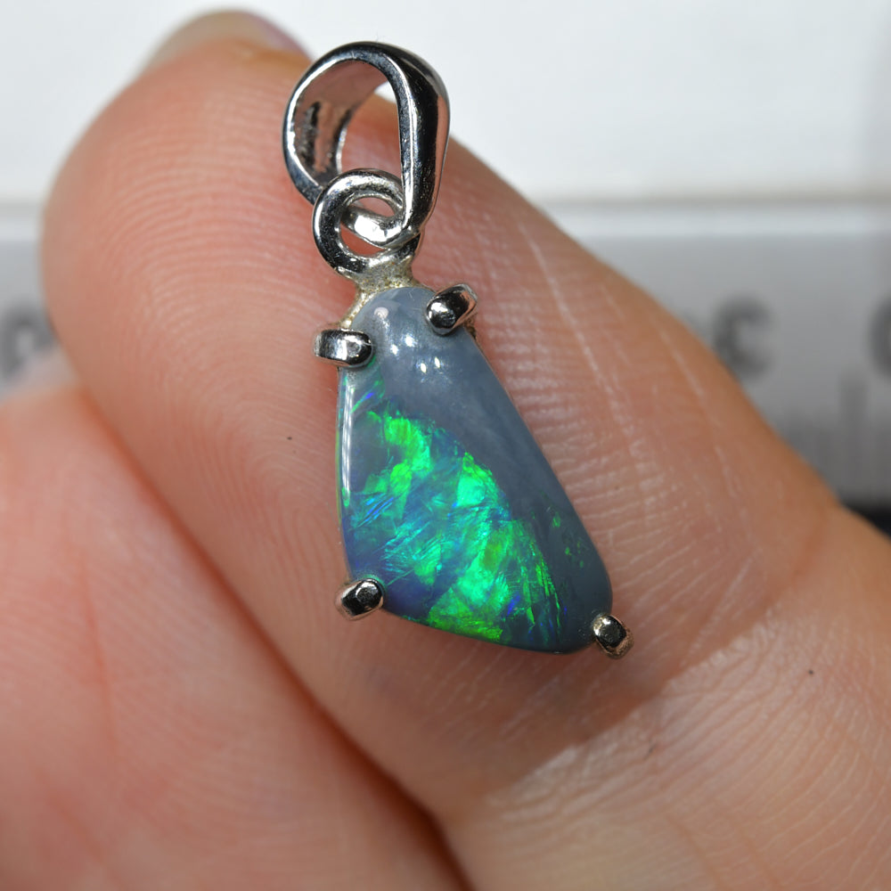 0.96 g Lightning Ridge Solid Opal Pendant Silver L 21.0 mm