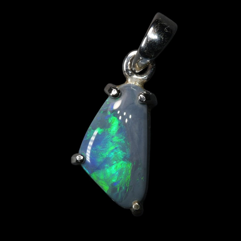 Silver pendant featuring a genuine Lightning Ridge solid opal