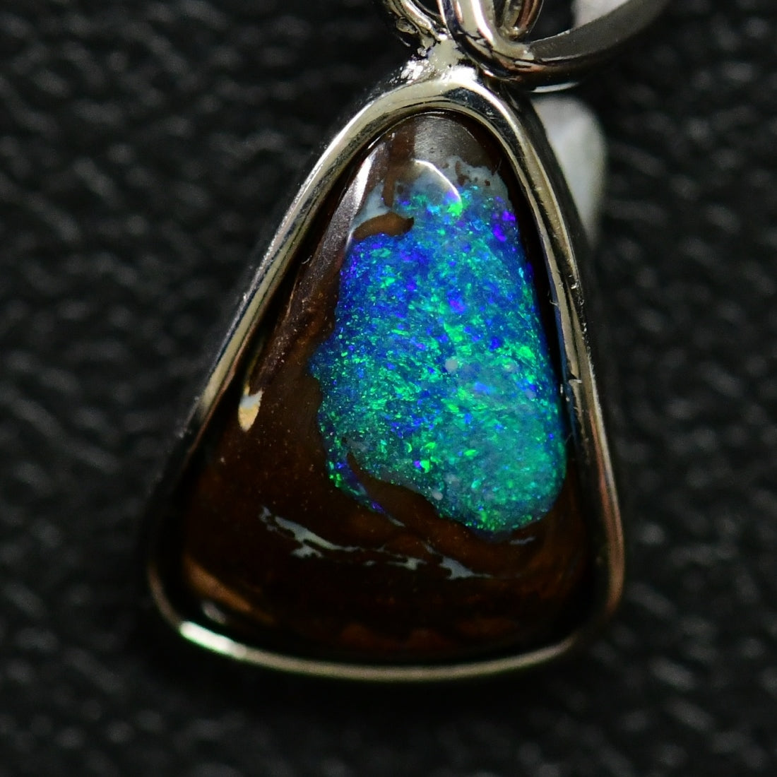 1.34 g Australian Boulder Opal with Silver Pendant : L 21.0 mm