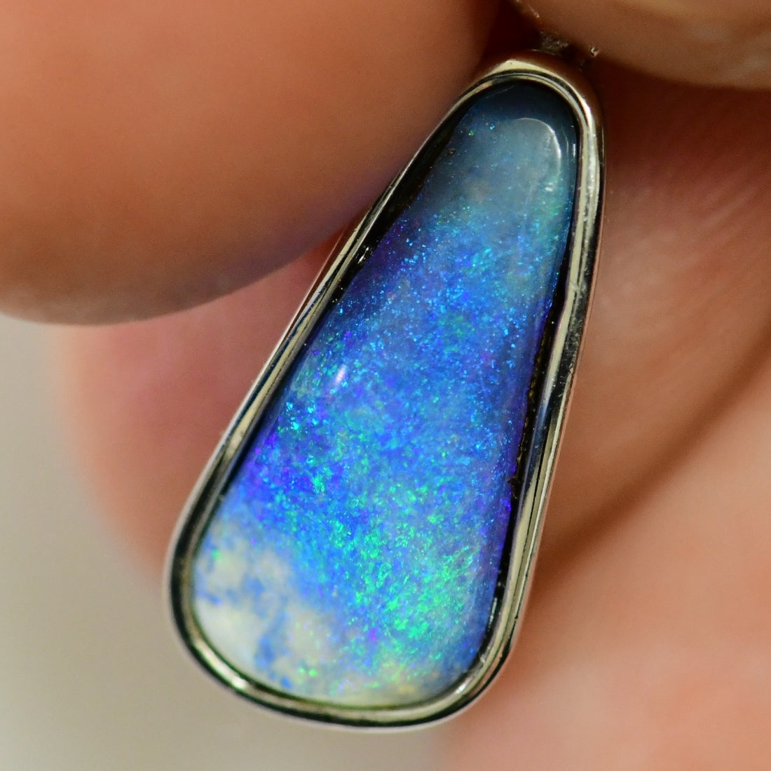 1.41 g Australian Boulder Opal with Silver Pendant : L 23.1 mm