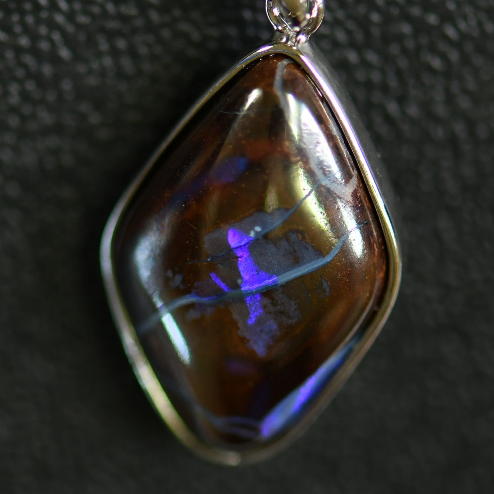 4.77 g Australian Boulder Opal with Silver Pendant : L 33.2 mm