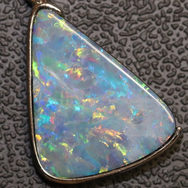 2.91 g Australian Doublet Opal with Silver Pendant : L 30.5 mm