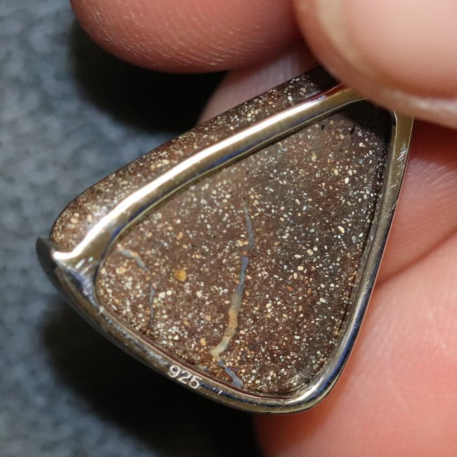 2.91 g Australian Doublet Opal with Silver Pendant : L 30.5 mm