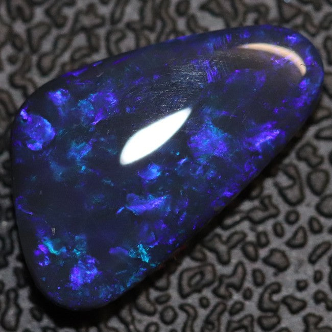 2.73 cts Australian Black Opal Lightning Ridge, Solid Stone
