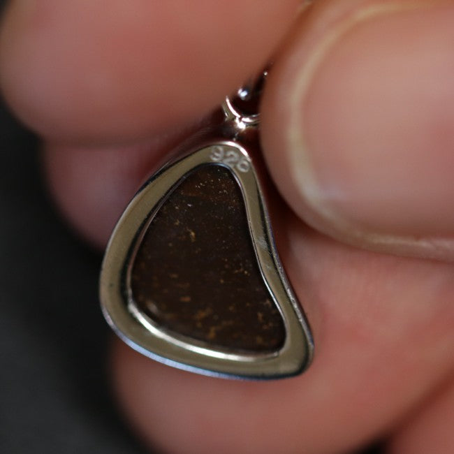 1.56 g Australian Doublet Opal with Silver Pendant : L 22.5 mm