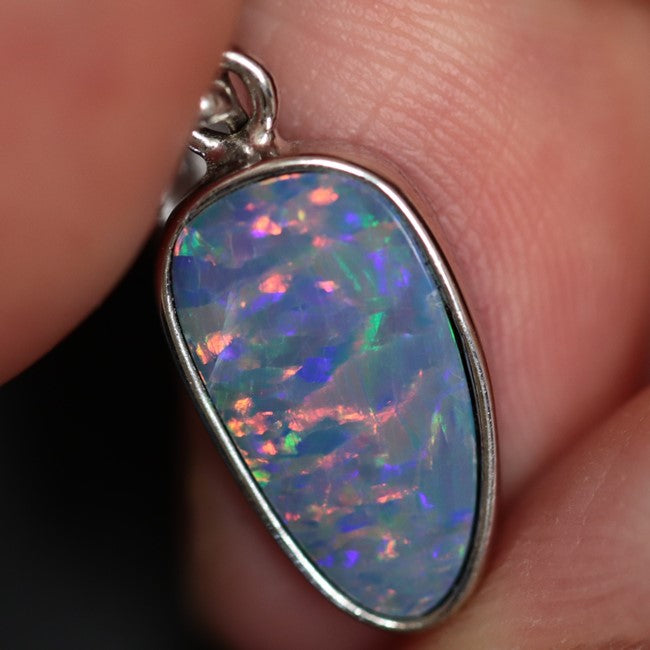 1.62 g Australian Doublet Opal with Silver Pendant : L 24.4 mm