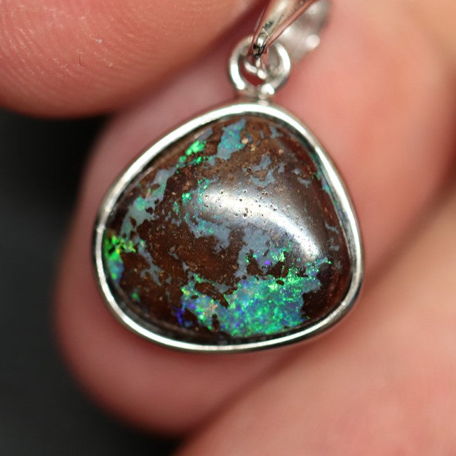 1.78 g Australian Boulder Opal with Silver Pendant: L 22.0 mm