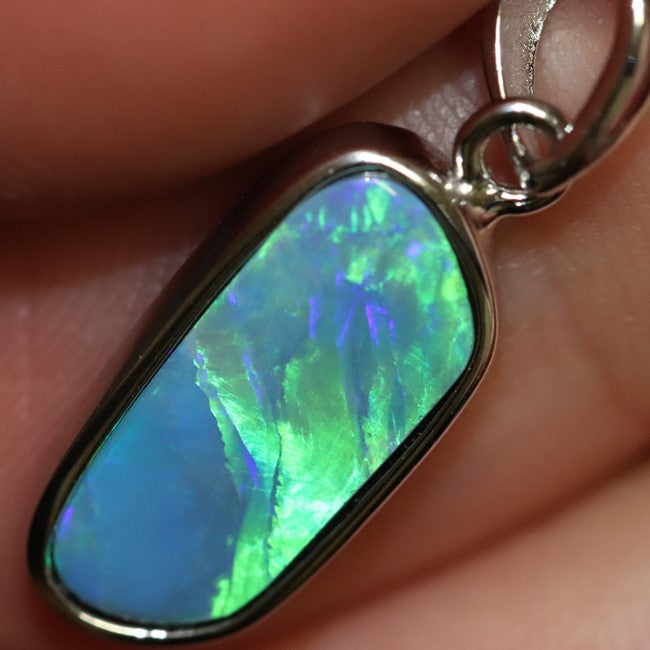 1.44 g Australian Doublet Opal with Silver Pendant : L 24.0 mm