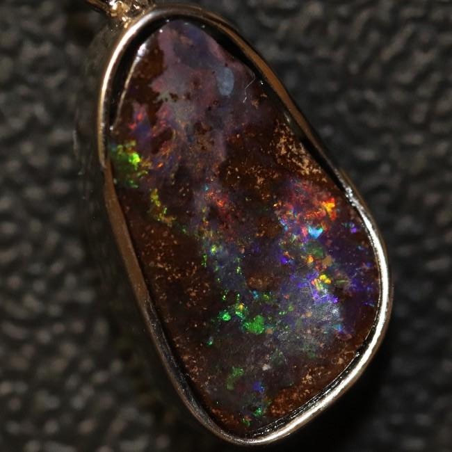 2.53 g Australian Boulder Opal with Silver Pendant : L 24.9 mm