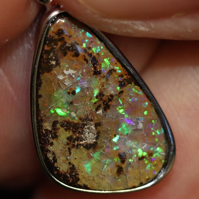 2.44 g Australian Boulder Opal with Silver Pendant : L 26.2 mm
