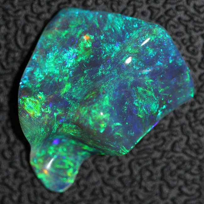 3.45 cts Australian Opal Lightning Ridge Solid Crystal Carving Loose Stone